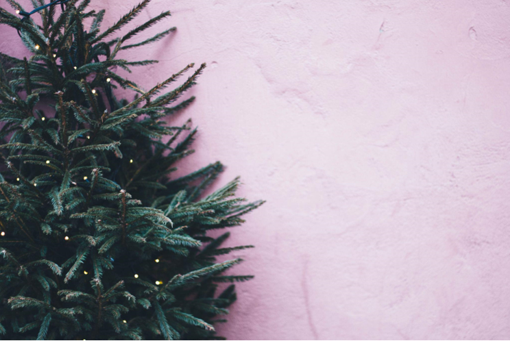 How to Choose the Perfect Tree Skirt for Your Blue Christmas